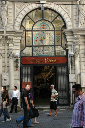 Istiklal Caddesi Cicek Pasaji_01